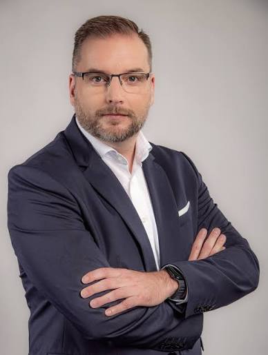 Dr. Harangozó Tamás portréja